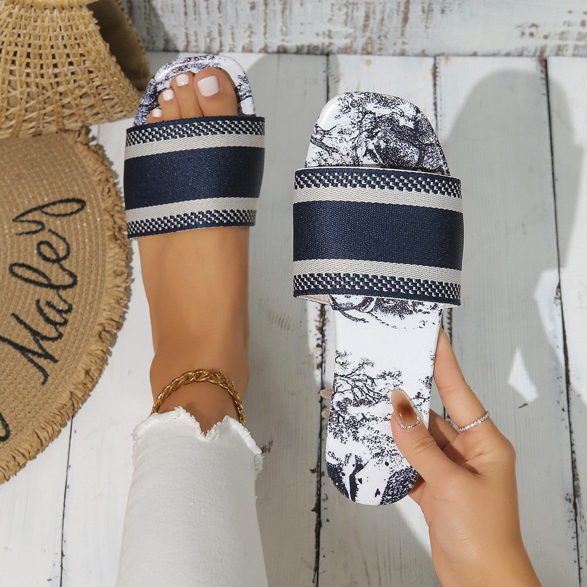 Net Red Beach Sandals