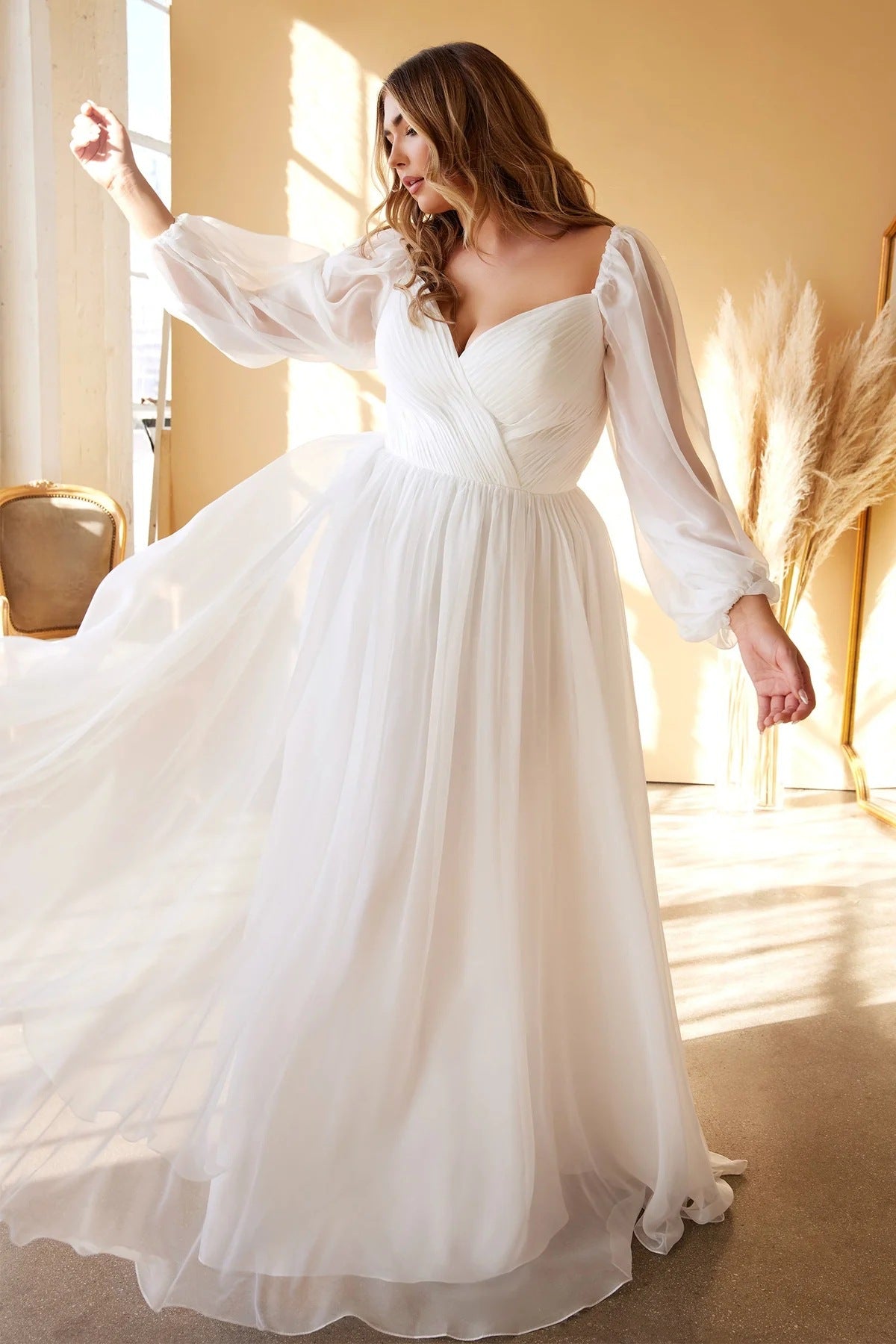 Women's chiffon long-sleeved dress with pleats and slim one-shoulder banquet dress