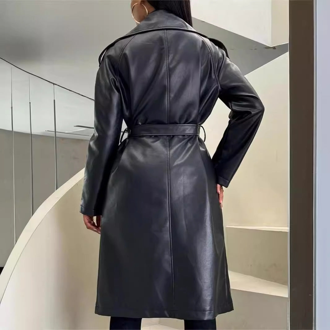 Casual and versatile long, fur coat