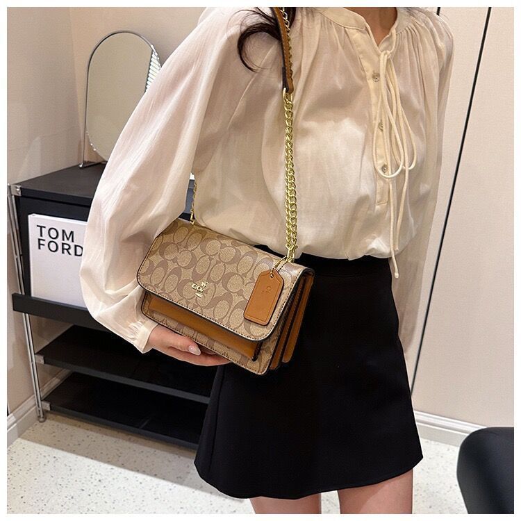 Trendy C-Shaped Tofu Bag