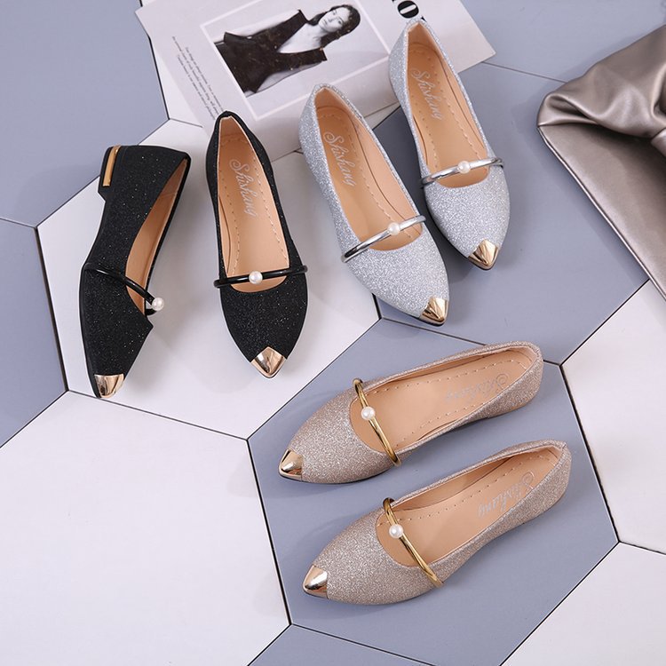 Pointed flat shallow mouth women's shoe