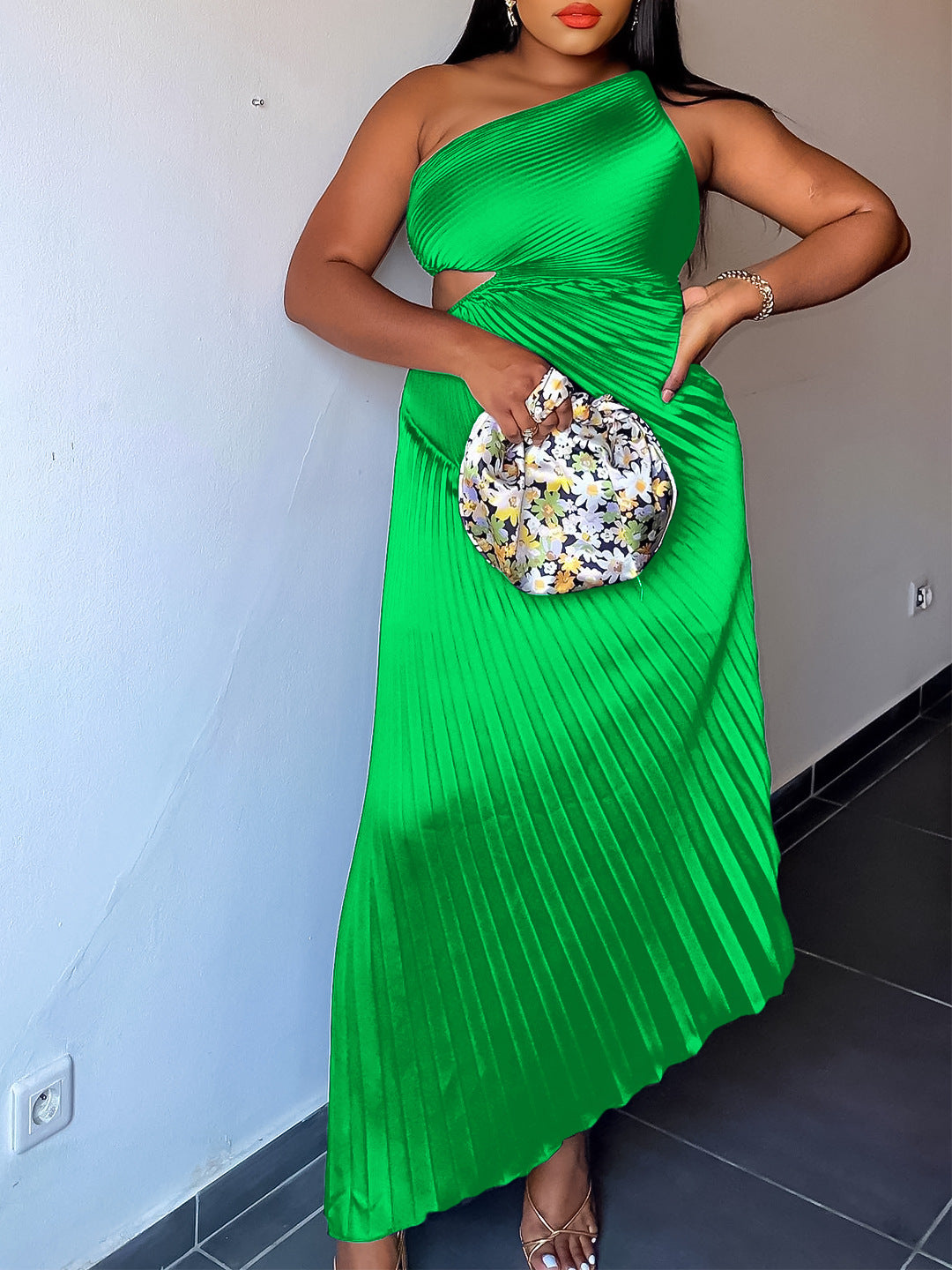 Women's new one-shoulder slanted collar pleated cut-out dress Addis Outfits Women's new one-shoulder slanted collar pleated cut-out dress Addis Outfits