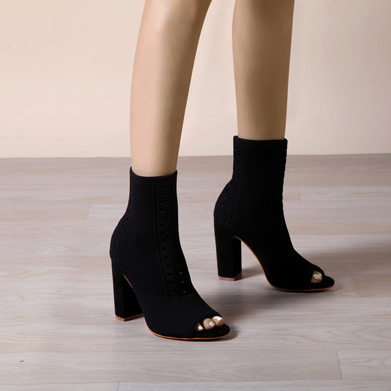 Round toe block knit heel boots