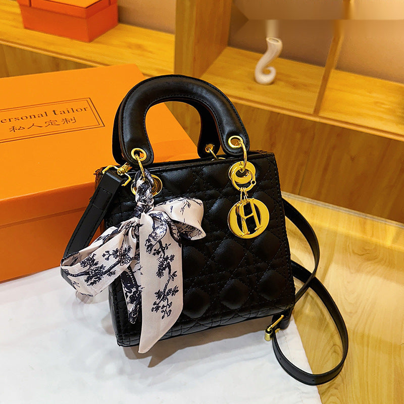 Chic Diamond-Checkered Mini Shoulder Bag