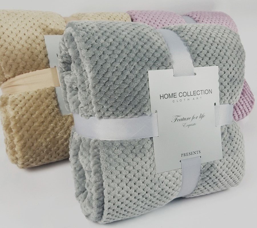 Pineapple Plaid White Thickened Coral Fleece Sofa Blanket