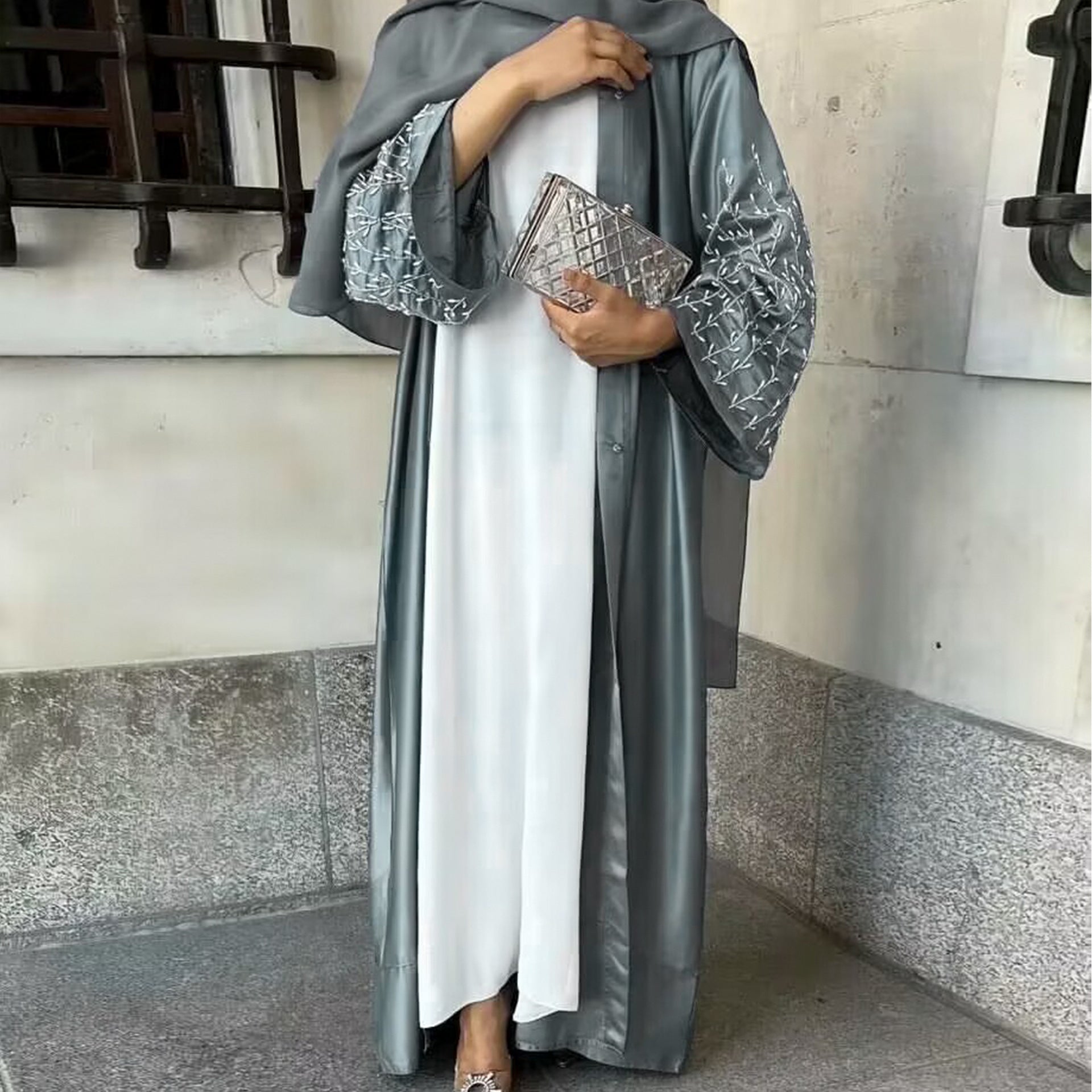 Islamic traditional dress Kaftan Abaya robe burqa (On Hand)
