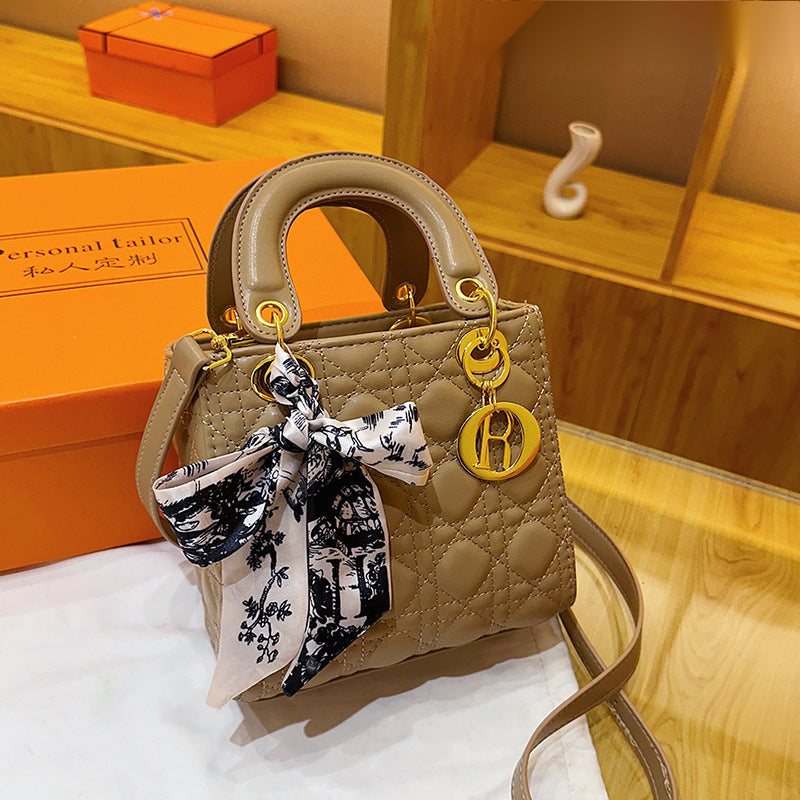 Chic Diamond-Checkered Mini Shoulder Bag