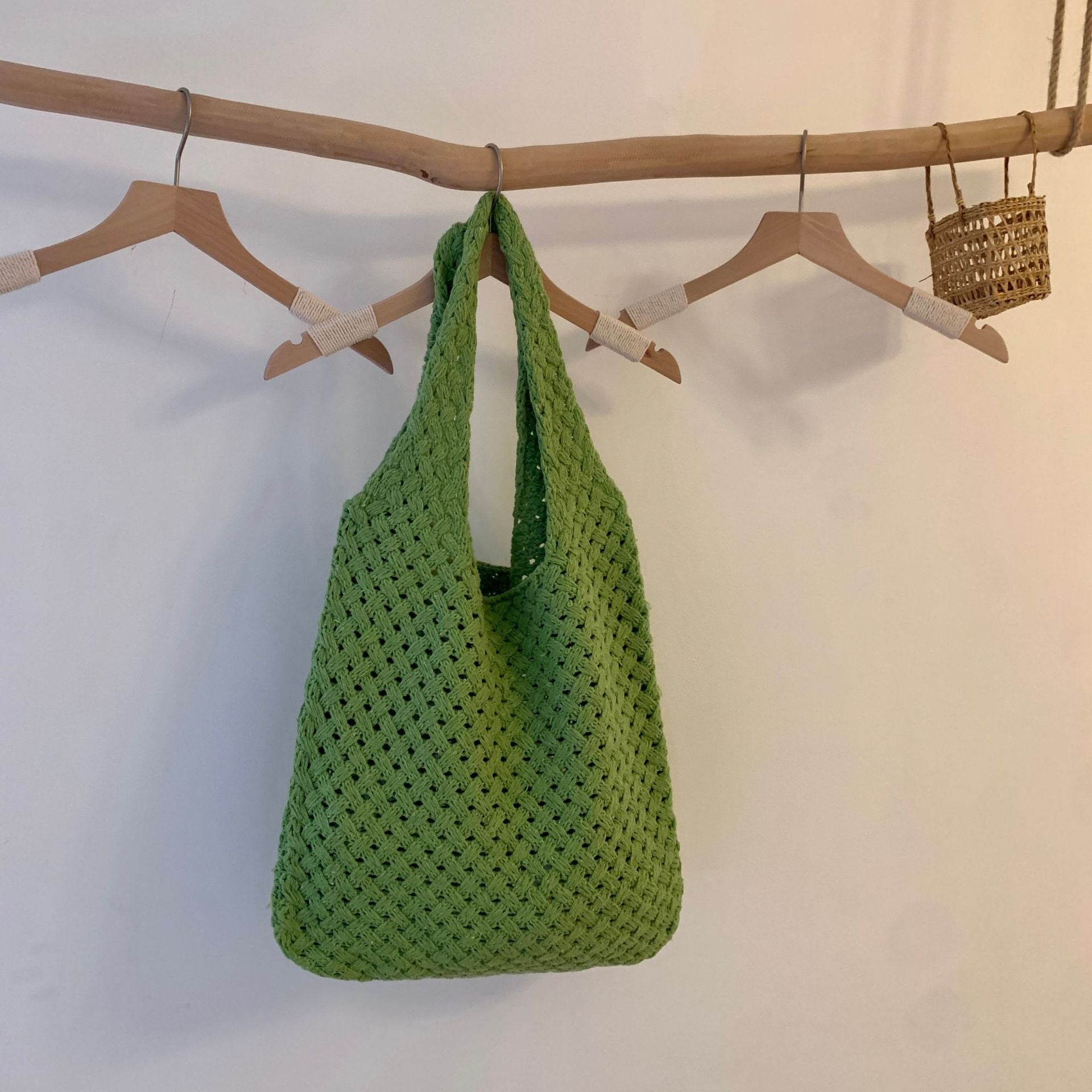 Handwoven Shoulder Bag: Retro Vintage Tote for Women's Fashion