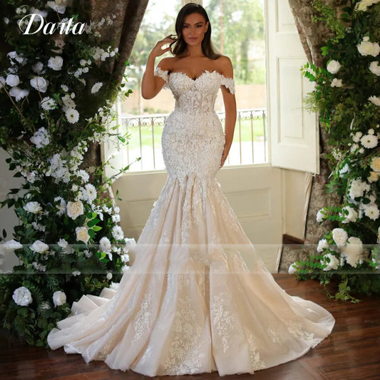 Straight shoulder tail light main wedding dress bride