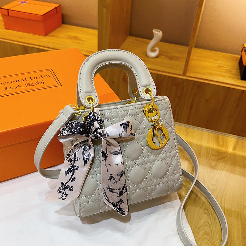 Chic Diamond-Checkered Mini Shoulder Bag