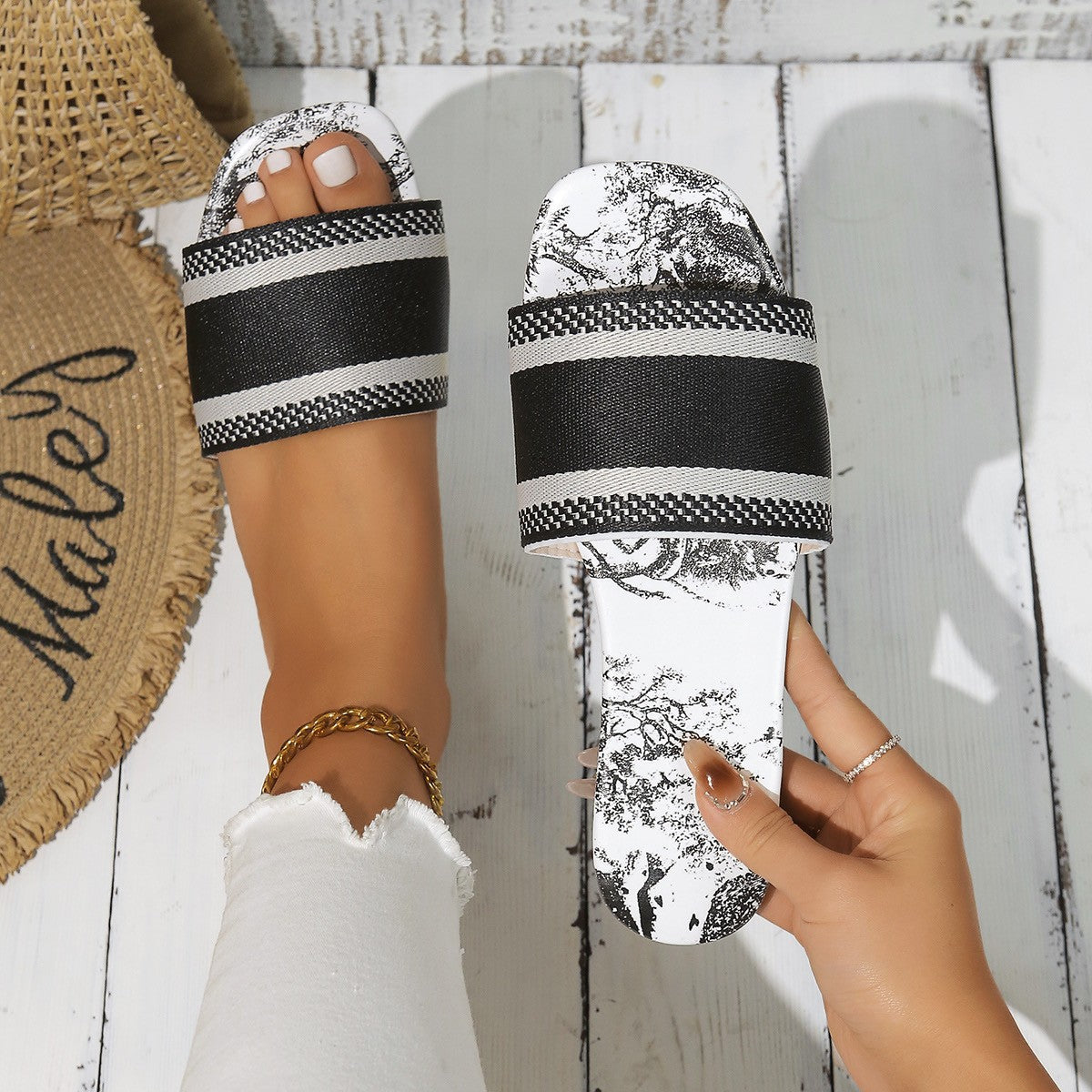 Net Red Beach Sandals