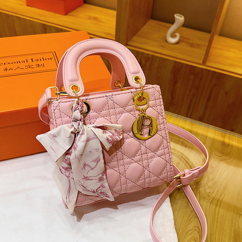 Chic Diamond-Checkered Mini Shoulder Bag