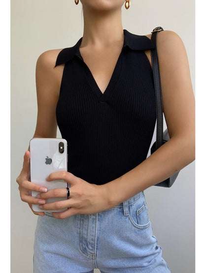 V-neck, sleeveless knitted top