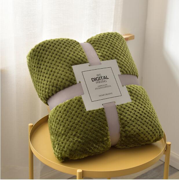 Pineapple Plaid White Thickened Coral Fleece Sofa Blanket
