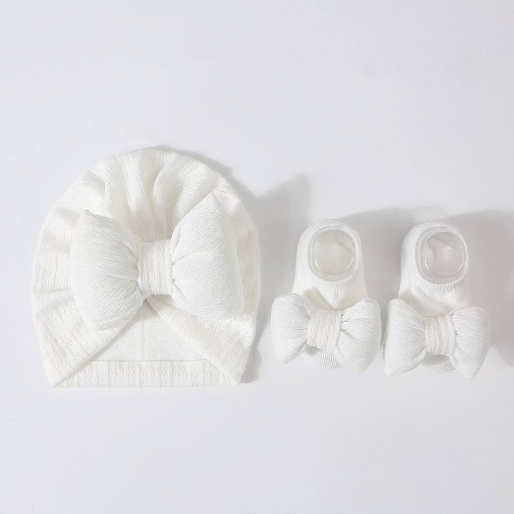 Newborn Knitted Hat & Socks Set