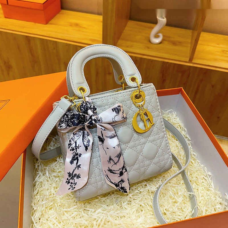 Chic Diamond-Checkered Mini Shoulder Bag