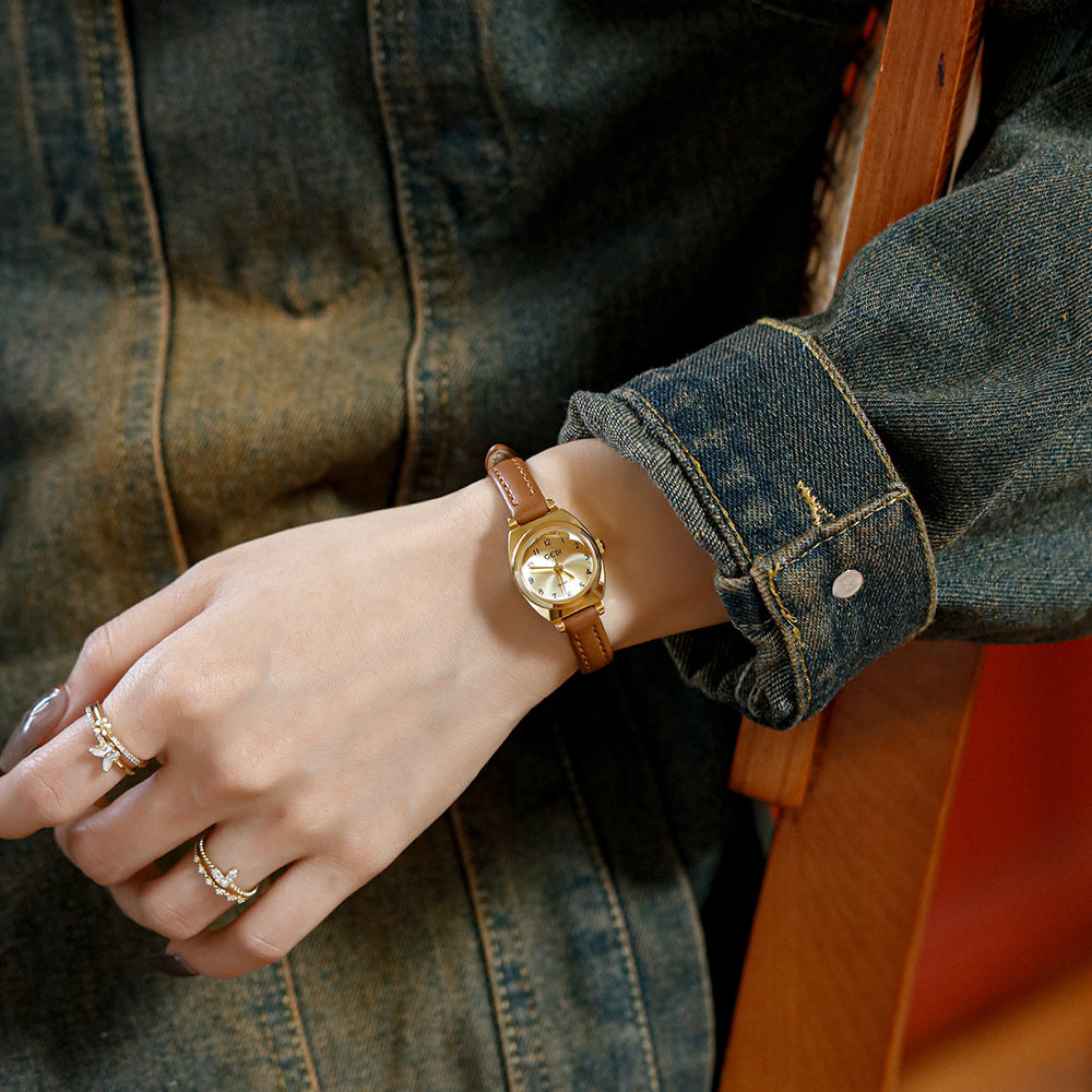 Elegant Women's Quartz Watch - Chic Leather Barrel Design