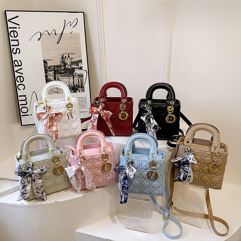 Chic Diamond-Checkered Mini Shoulder Bag