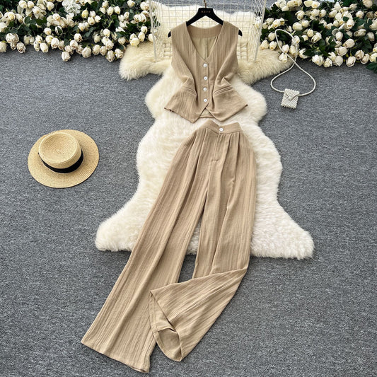 Sleeveless Two-Piece Suit