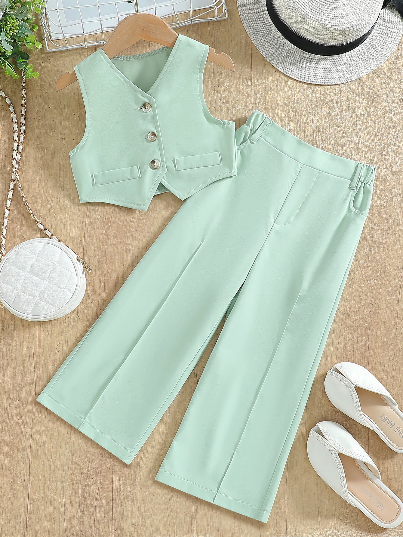 Lila Breeze Girls' 2-Piece Set: Stylish Sleeveless Vest & Trousers. (On Hand)