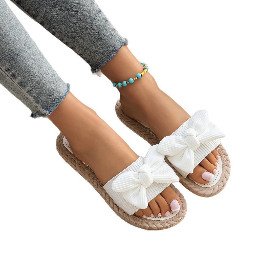 Trendy Women's Flat Beach Slippers – Non-Slip Summer Slides