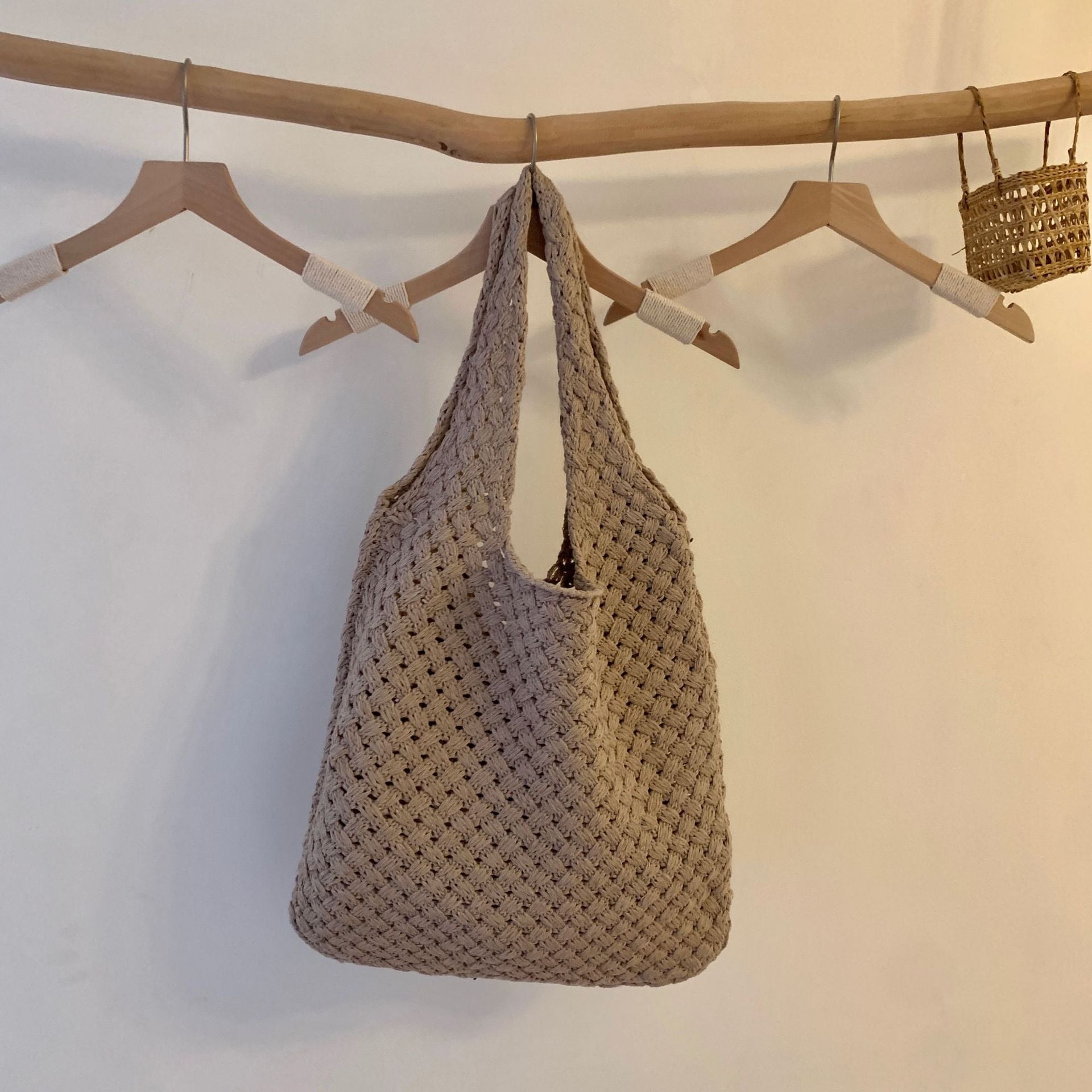 Handwoven Shoulder Bag: Retro Vintage Tote for Women's Fashion