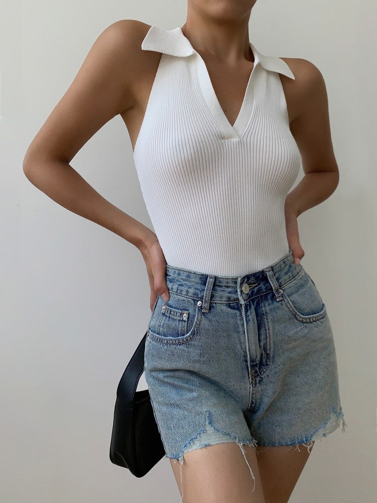 V-neck, sleeveless knitted top