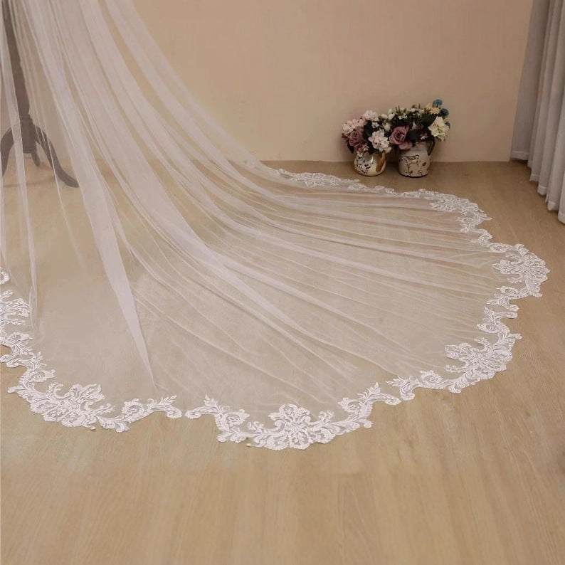 Elegant Lace Bridal Veil with Train