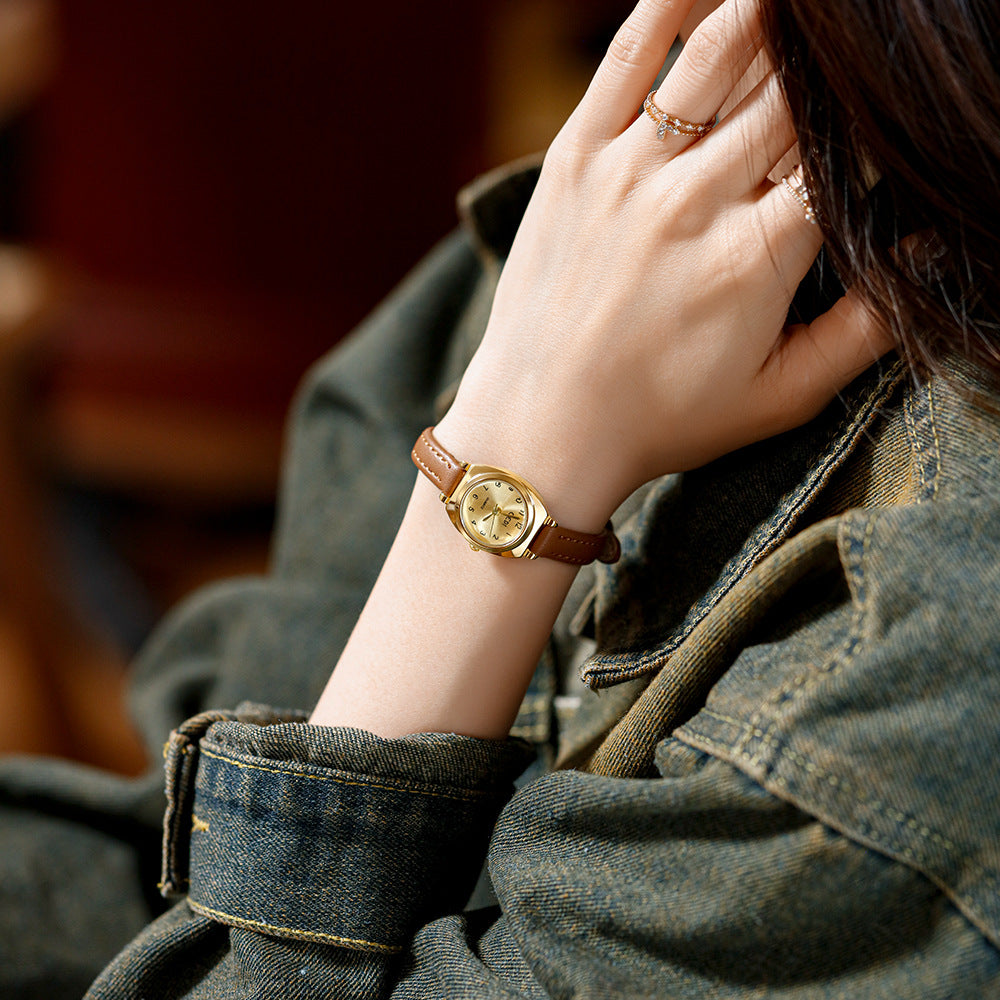 Elegant Women's Quartz Watch - Chic Leather Barrel Design