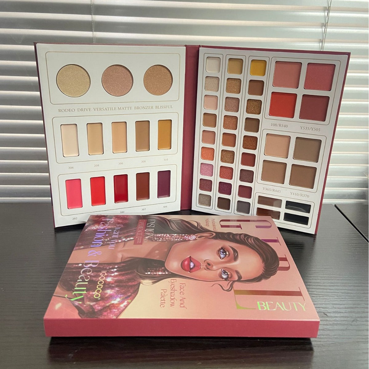 52-color multi-functional eye shadow palette, matte pearlescent blush, lipstick, concealer, all-in-one makeup