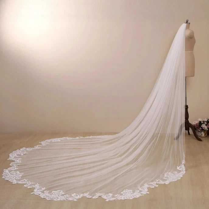 Elegant Lace Bridal Veil with Train