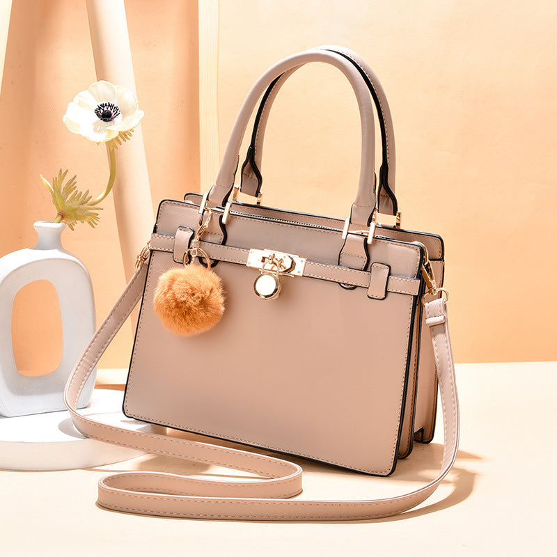 Trendy Shoulder Messenger Bag: Simple Yet Stylish for Spring