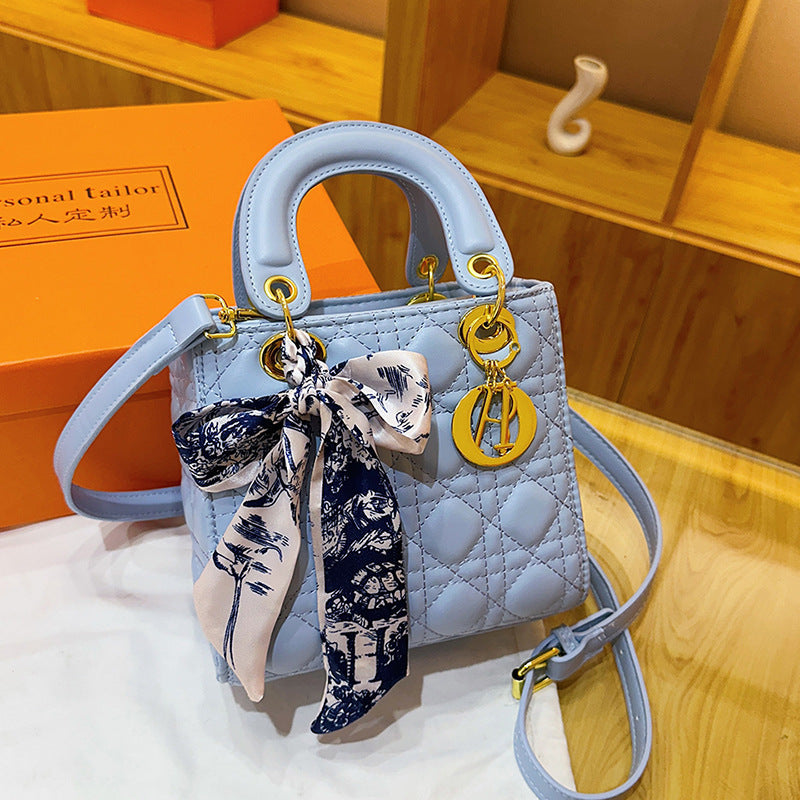 Chic Diamond-Checkered Mini Shoulder Bag