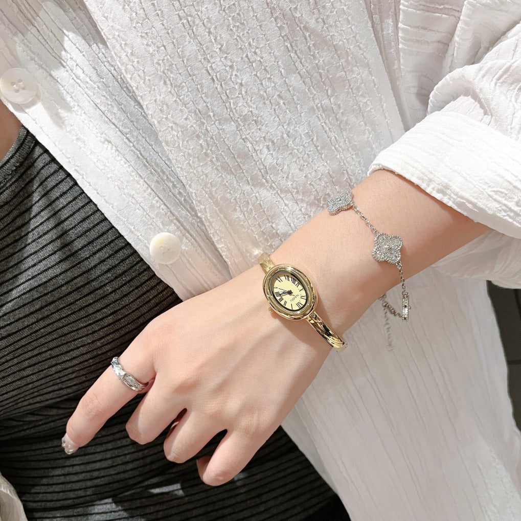 Elegant Oval Women's Bracelet Watch – Minimalist Design
