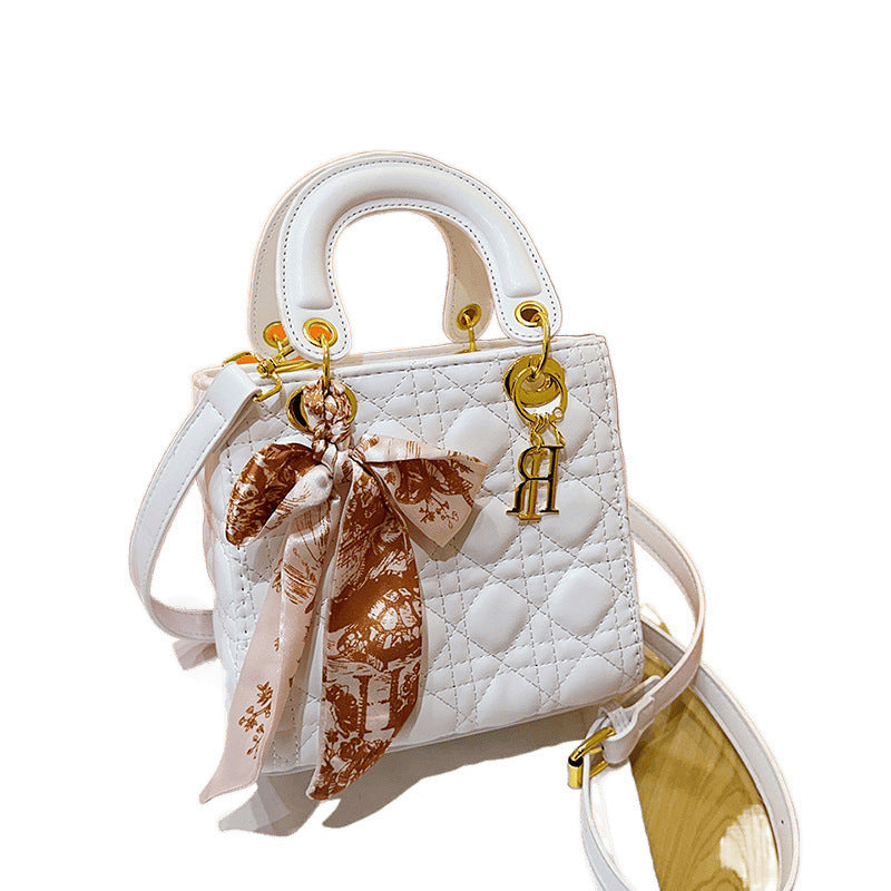 Chic Diamond-Checkered Mini Shoulder Bag