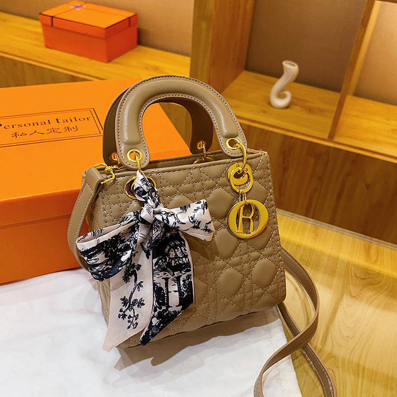 Chic Diamond-Checkered Mini Shoulder Bag