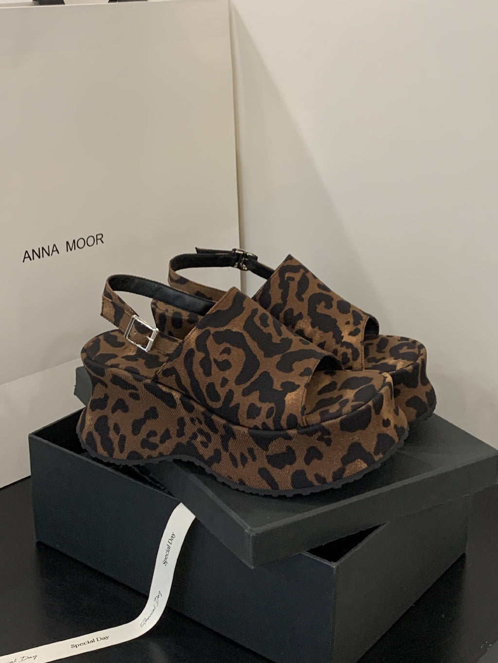 Women’s Muffin Platform Roman Sandals (On Hand)