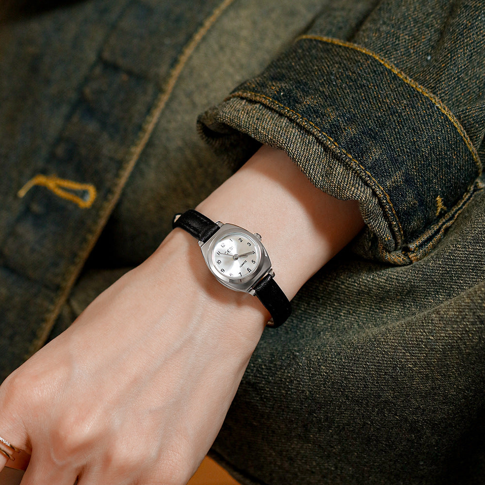 Elegant Women's Quartz Watch - Chic Leather Barrel Design