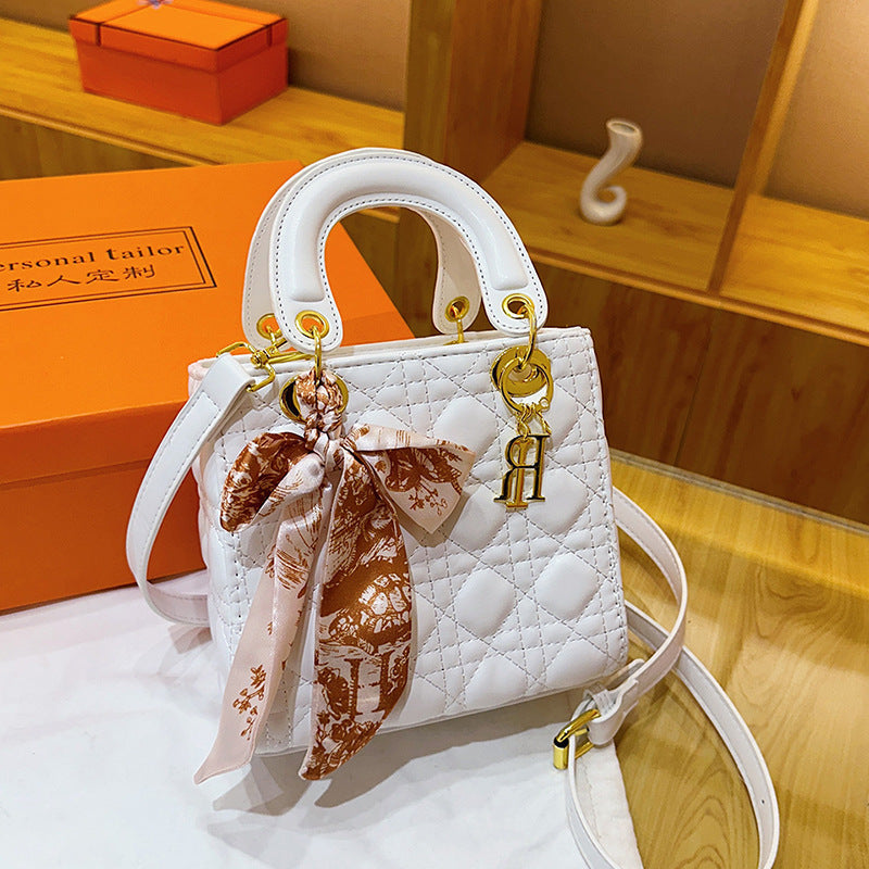 Chic Diamond-Checkered Mini Shoulder Bag