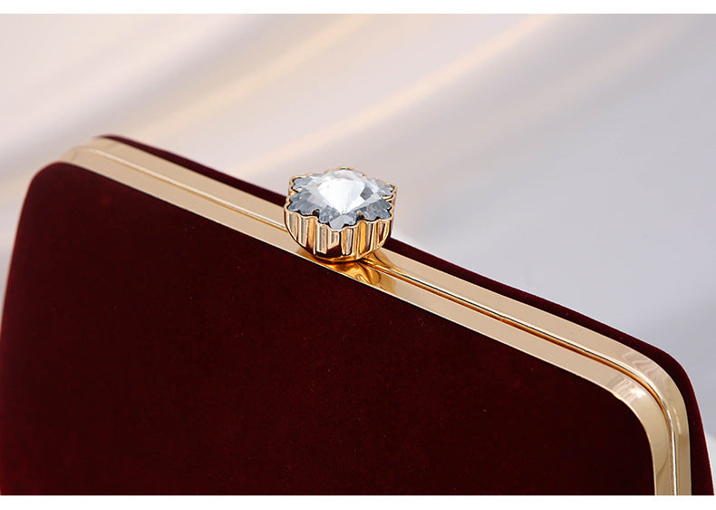 Velvet Soiree Companion: Glamorous Dinner Party Clutch