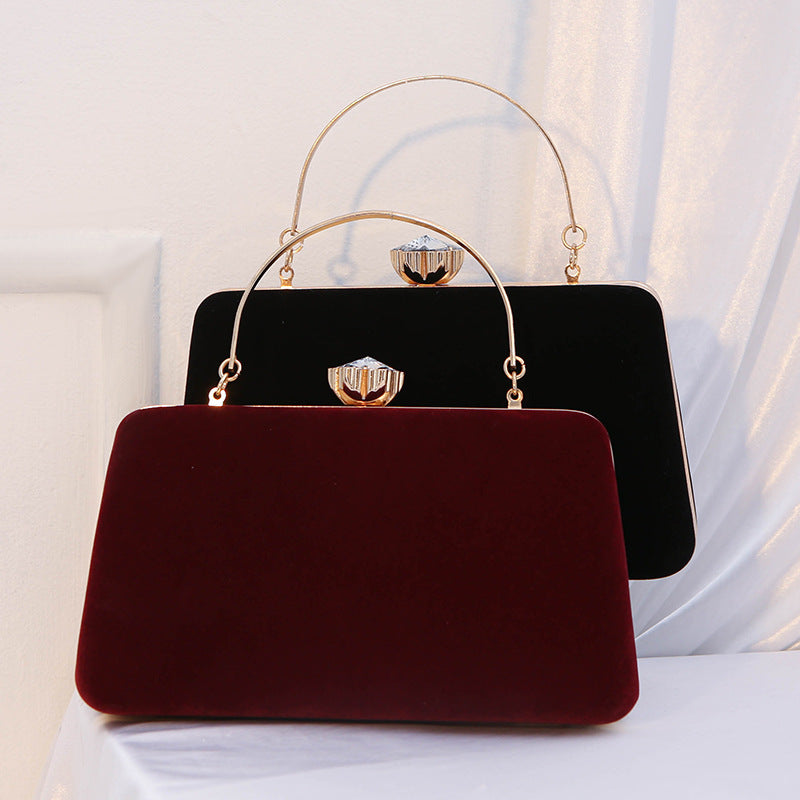 Velvet Soiree Companion: Glamorous Dinner Party Clutch