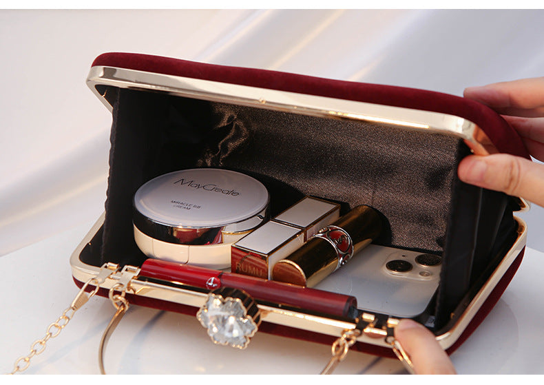 Velvet Soiree Companion: Glamorous Dinner Party Clutch